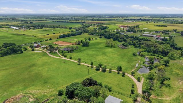 1100 Debbie Lane, Pilot Point, TX 76258