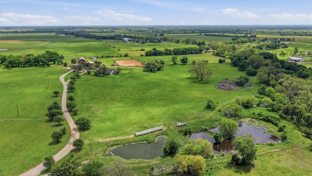 1100 Debbie Lane, Pilot Point, TX 76258