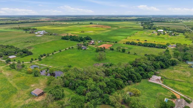 1100 Debbie Lane, Pilot Point, TX 76258