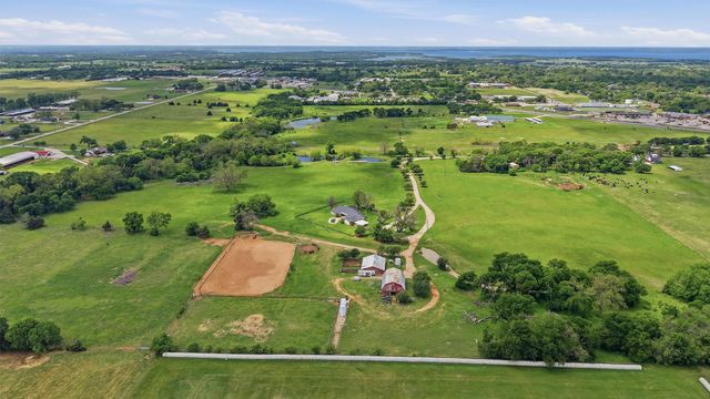 1100 Debbie Lane, Pilot Point, TX 76258