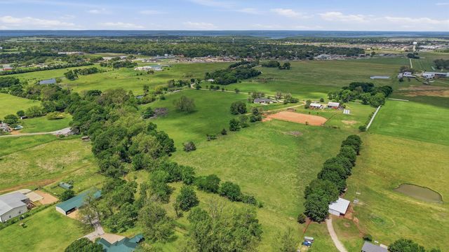1100 Debbie Lane, Pilot Point, TX 76258