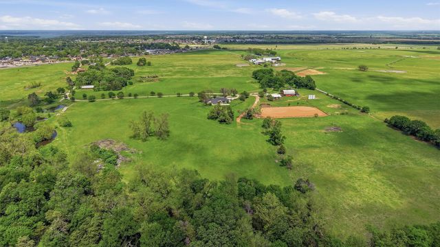 1100 Debbie Lane, Pilot Point, TX 76258