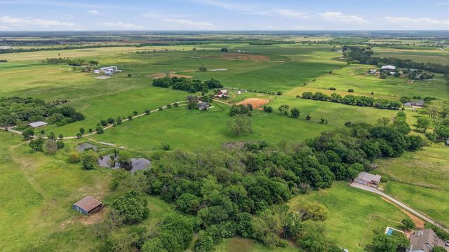 1100 Debbie Lane, Pilot Point, TX 76258
