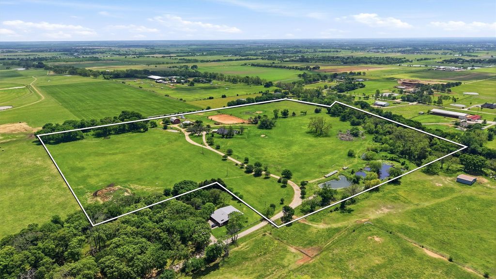 1100 Debbie Lane, Pilot Point, TX 76258