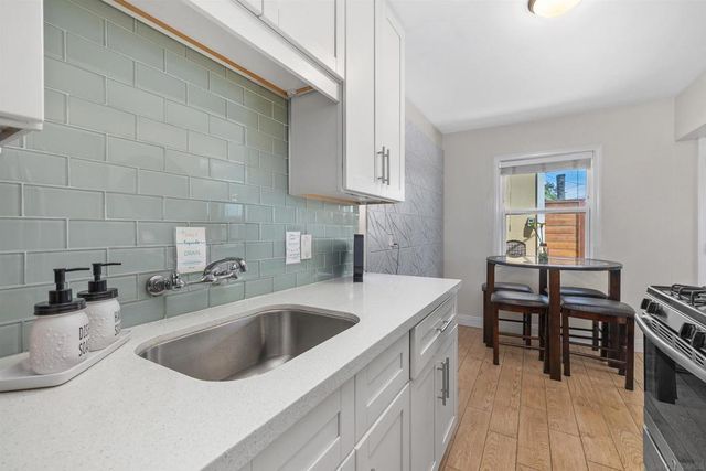 2052 Balboa Ave, San Diego, CA 92109