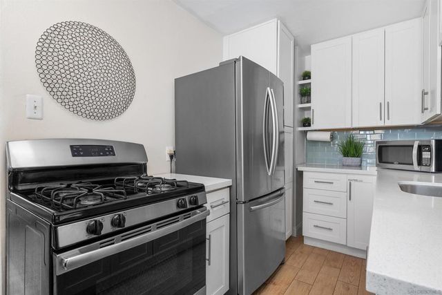 2052 Balboa Ave, San Diego, CA 92109