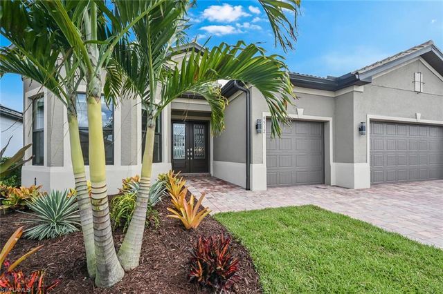 9512 Greyhawk TRL, Naples, FL 34120