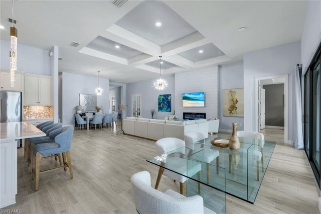 9512 Greyhawk TRL, Naples, FL 34120