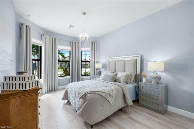 9512 Greyhawk TRL, Naples, FL 34120