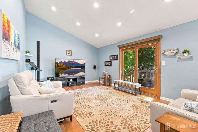 19 Ballo Place, Edison, NJ 08820
