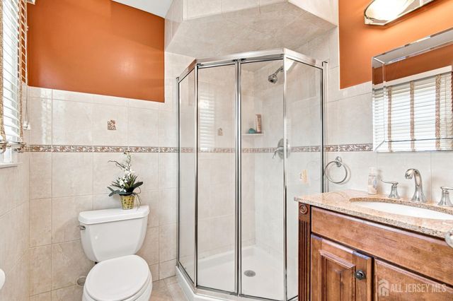 19 Ballo Place, Edison, NJ 08820