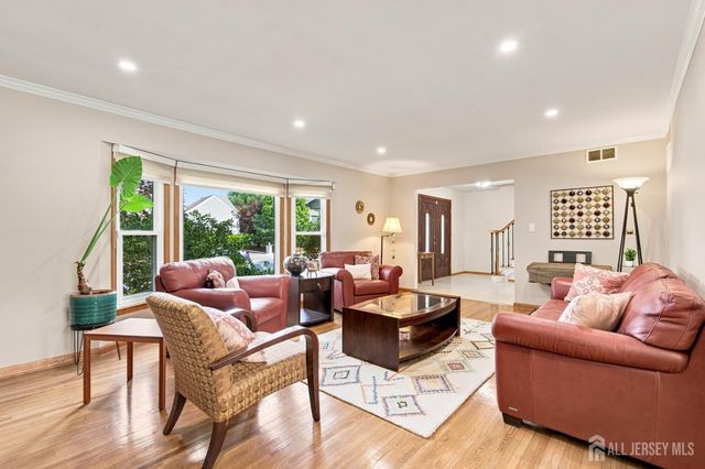 19 Ballo Place, Edison, NJ 08820