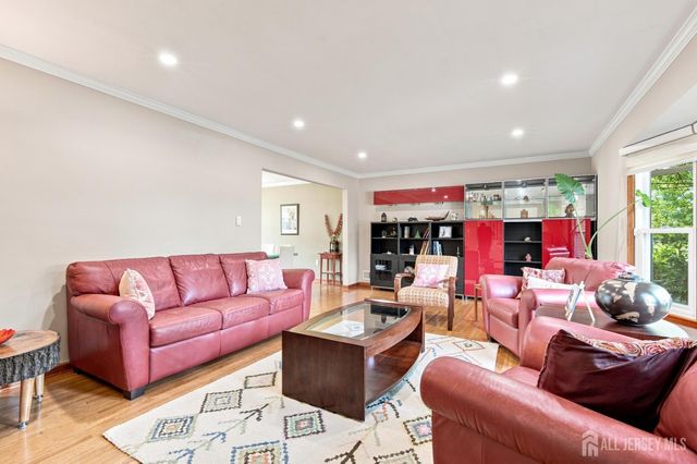 19 Ballo Place, Edison, NJ 08820
