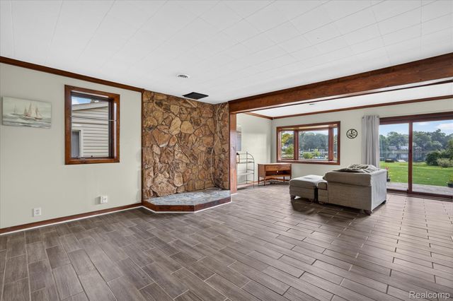 6390 Buckshore Drive, Hamburg Township, MI 48189