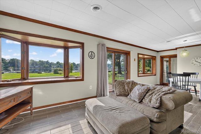 6390 Buckshore Drive, Hamburg Township, MI 48189