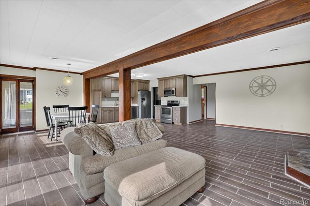6390 Buckshore Drive, Hamburg Township, MI 48189