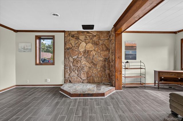 6390 Buckshore Drive, Hamburg Township, MI 48189