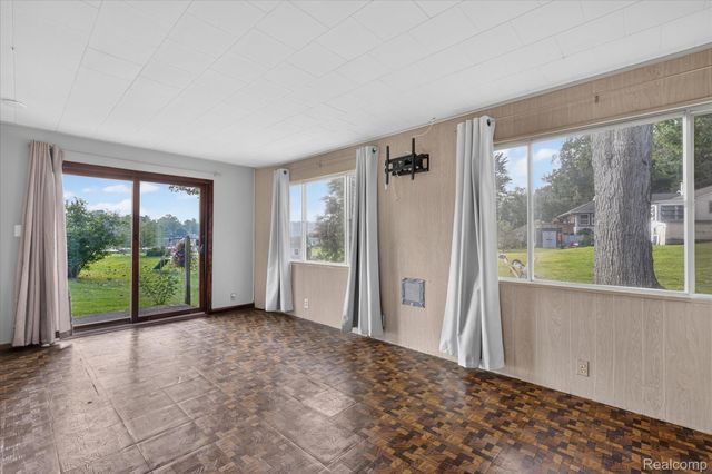 6390 Buckshore Drive, Hamburg Township, MI 48189