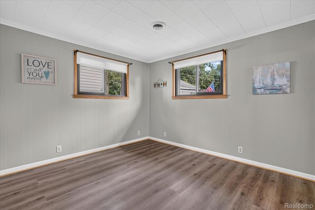 6390 Buckshore Drive, Hamburg Township, MI 48189