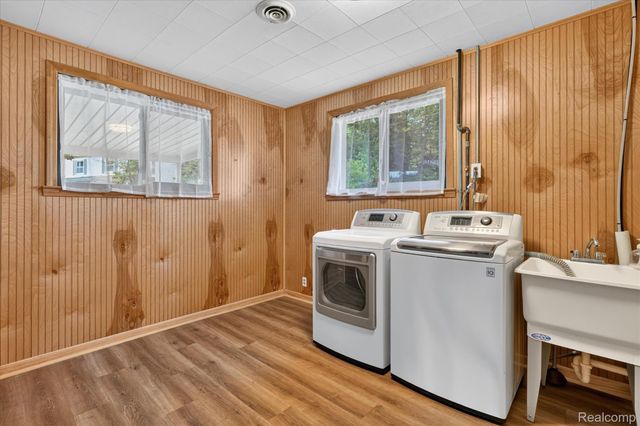 6390 Buckshore Drive, Hamburg Township, MI 48189