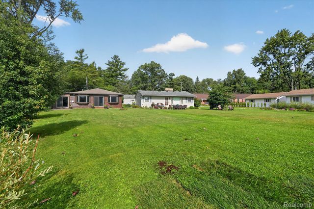 6390 Buckshore Drive, Hamburg Township, MI 48189