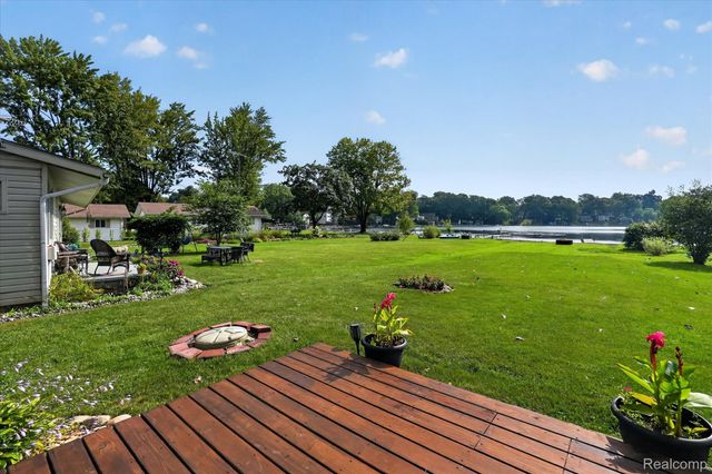 6390 Buckshore Drive, Hamburg Township, MI 48189