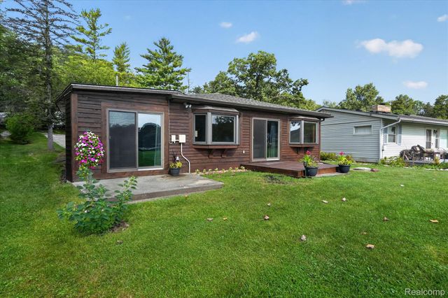 6390 Buckshore Drive, Hamburg Township, MI 48189