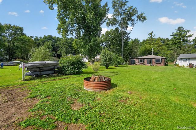 6390 Buckshore Drive, Hamburg Township, MI 48189
