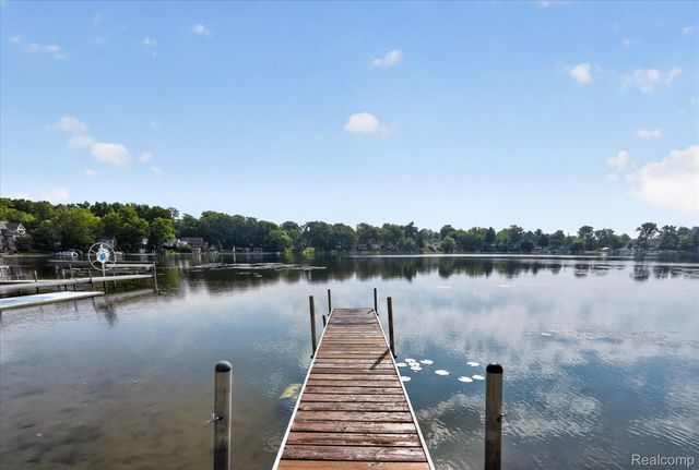 6390 Buckshore Drive, Hamburg Township, MI 48189