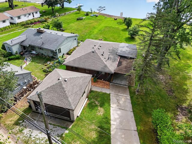 6390 Buckshore Drive, Hamburg Township, MI 48189