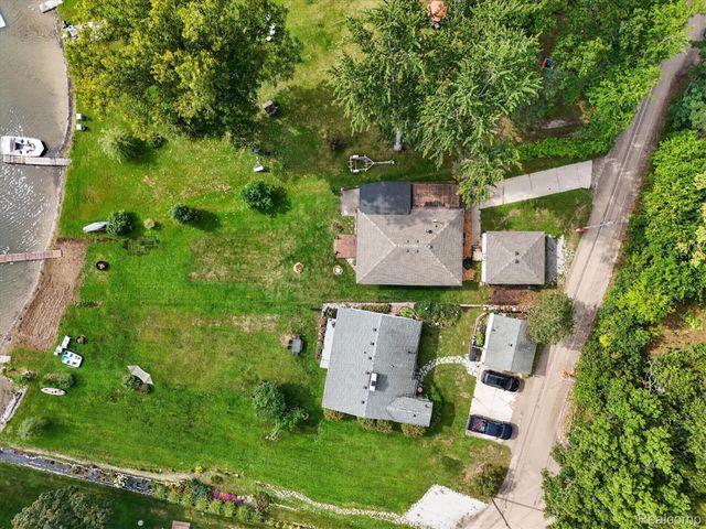 6390 Buckshore Drive, Hamburg Township, MI 48189