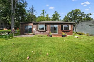 6390 Buckshore Drive, Hamburg Township, MI 48189