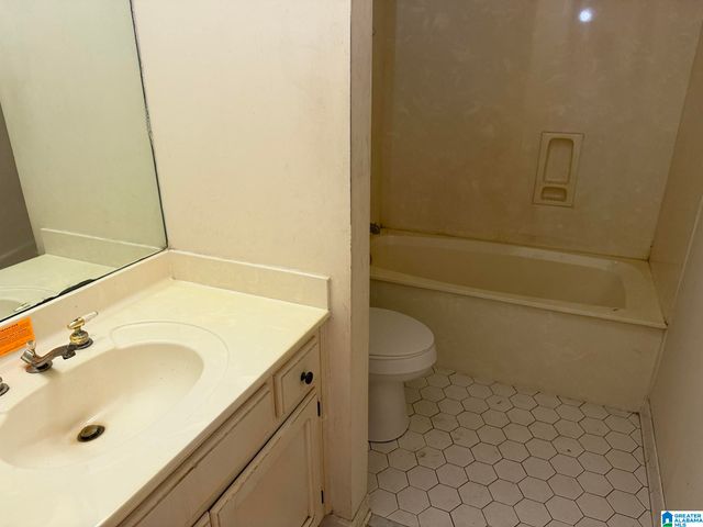 1705 LAKE PARK CIRCLE, Center Point, AL 35215