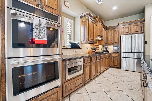 1209 Diamond Leaf Drive, Corinth, TX 76208