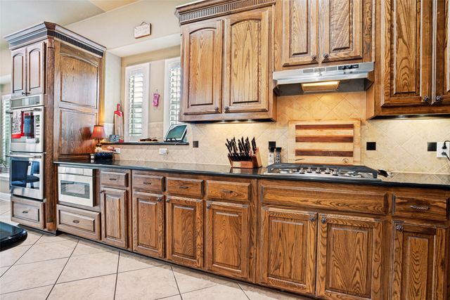 1209 Diamond Leaf Drive, Corinth, TX 76208
