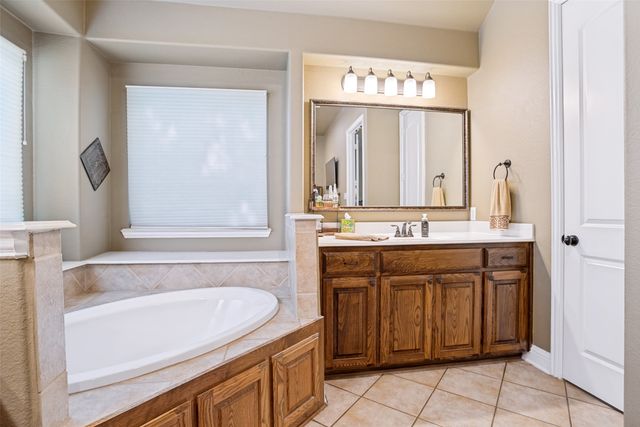 1209 Diamond Leaf Drive, Corinth, TX 76208