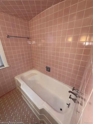 18400 Woodingham Drive, Detroit, MI 48221