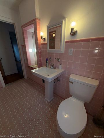 18400 Woodingham Drive, Detroit, MI 48221