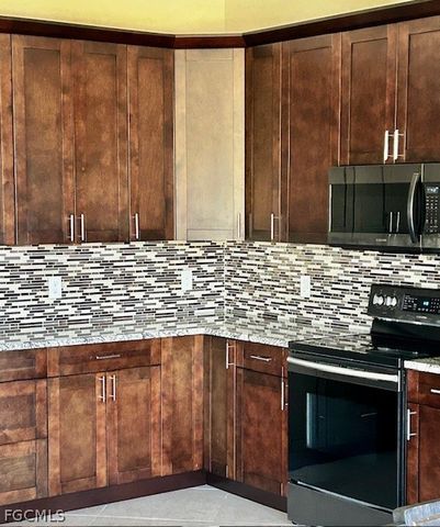 1105 James AVE, Lehigh Acres, FL 33936