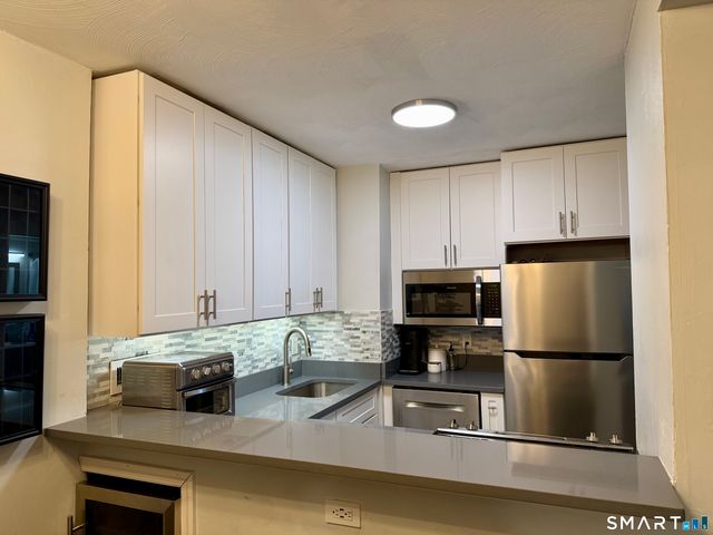 87 Glenbrook Road 2B, Stamford, CT 06902
