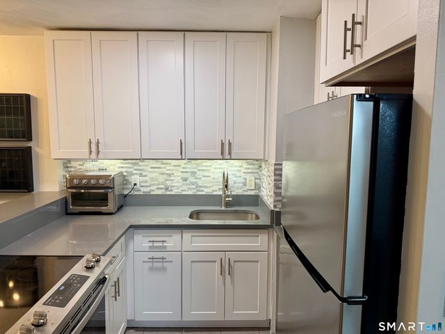 87 Glenbrook Road 2B, Stamford, CT 06902