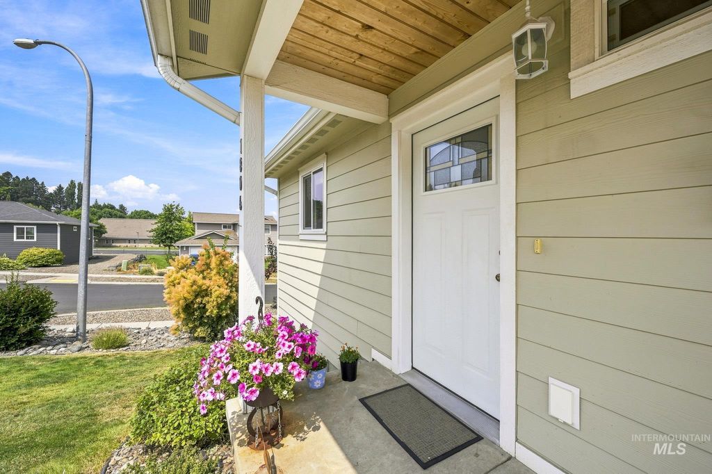 1806 Koda Court, Moscow, ID 83843 photo 2