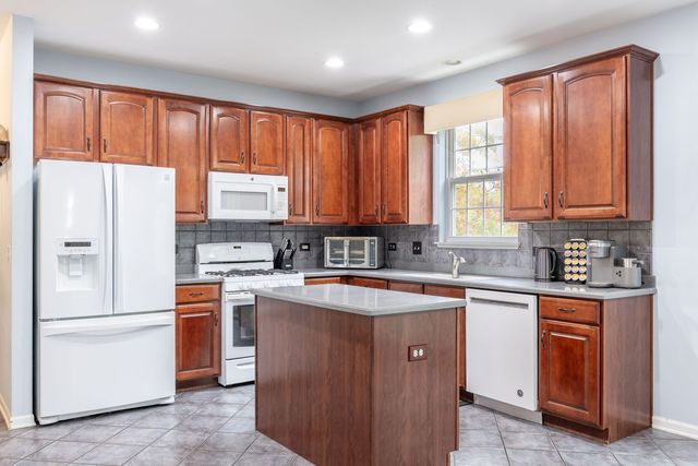 2566 Rourke Drive, Aurora, IL 60503