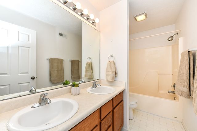 9237 Crossing Drive, Fishers, IN 46037