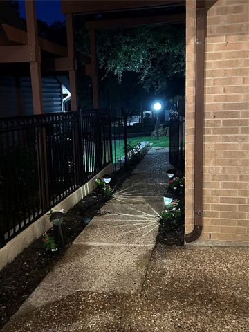 704 Oakwood Trail, Fort Worth, TX 76112