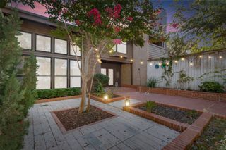 704 Oakwood Trail, Fort Worth, TX 76112