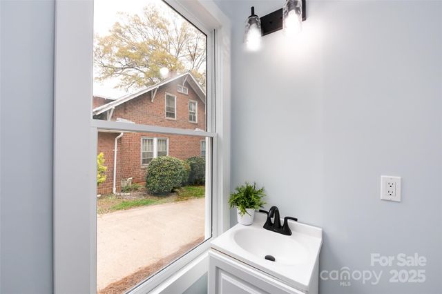 423 W Bell Street, Statesville, NC 28677