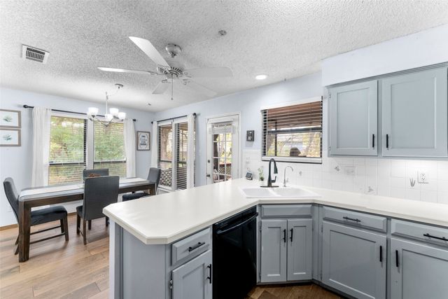 2705 Dover Gardens Drive, Arlington, TX 76017