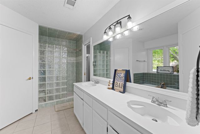 2705 Dover Gardens Drive, Arlington, TX 76017