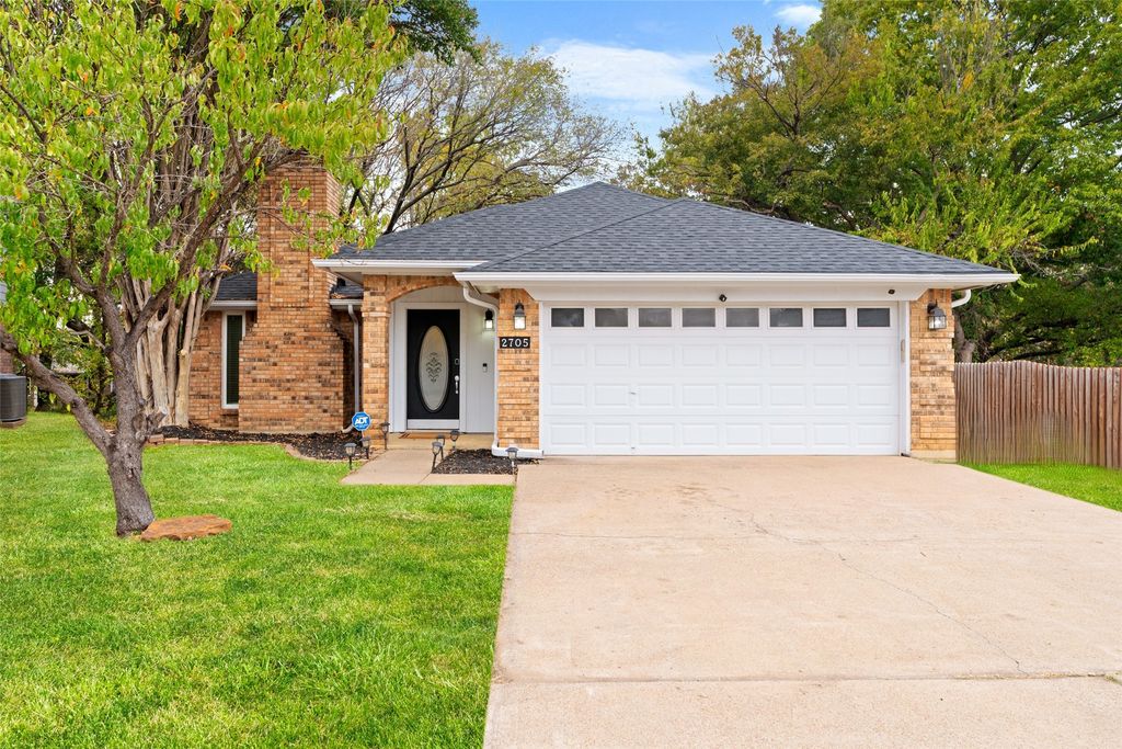 2705 Dover Gardens Drive, Arlington, TX 76017